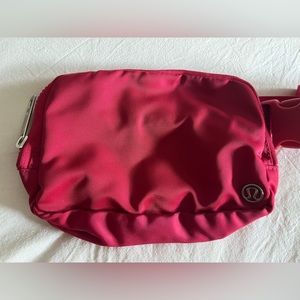 Lululemon Everywhere Belt Bag in Fuchsia
